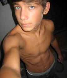 shirtless boys 5bf96ed3ae9ec.jpg