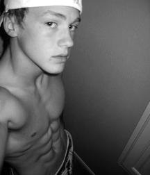 shirtless boys 5bf96f74b834c.jpg