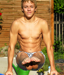shirtless boys 5bf97081b1f7a.jpg