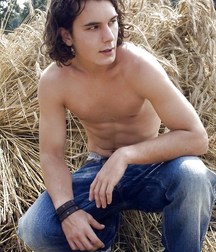 shirtless boys 5bfc4a07cfd80.jpg