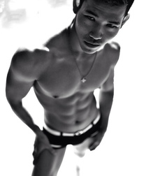 shirtless boys 5bfc4cebe3cb5.jpg
