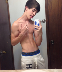 shirtless boys 5bfc4d8b3d22d.jpg