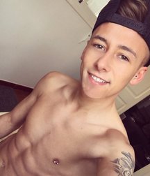 shirtless boys 5bfd8be113e7c.jpg