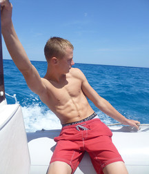 shirtless boys 5bfeb24153347.jpg