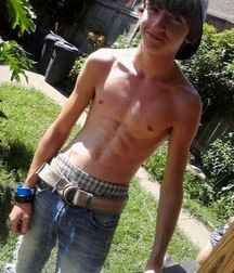 shirtless boys 5bfeb27b24253.jpg
