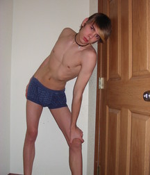 shirtless boys 5bfeb337cdcf7.jpg