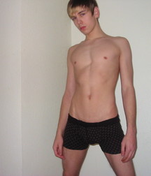 shirtless boys 5bfeb34864e3c.jpg