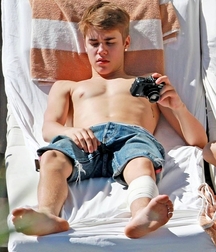shirtless boys 5bfeb45b69b44.jpg