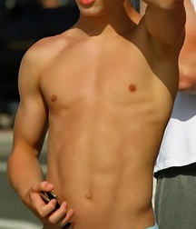 shirtless boys 5bfeb49f038ea.jpg