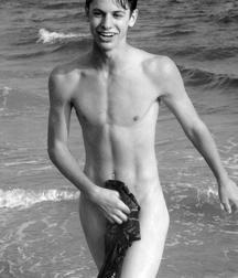 shirtless boys 5bfeb4bb036ac.jpg