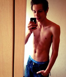 shirtless boys 5bfeb4f33327b.jpg