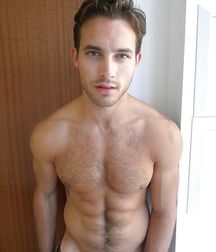 shirtless boys 5c028f4dc844f.jpg