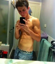 shirtless boys 5c028ff9dbefa.jpg
