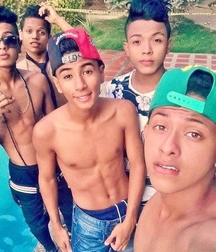 shirtless boys 5c0291a814e2e.jpg