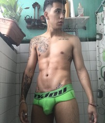 shirtless boys 5c03d03e25af5.jpg