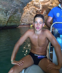 shirtless boys 5c07d4a8eb15e.jpg