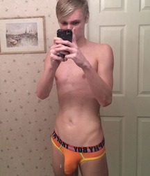shirtless boys 5c07d582ba41e.jpg
