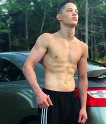 shirtless boys 5c07d7a672308.jpg