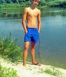 shirtless boys 5c08077301a1f.jpg