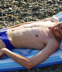 shirtless boys 5c080a005354b.jpg