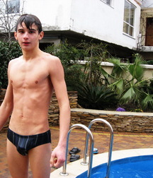 shirtless boys 5c0b8b4f4c458.jpg
