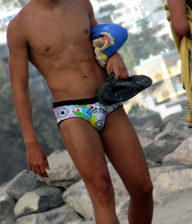 shirtless boys 5c0b8c73837cd.jpg