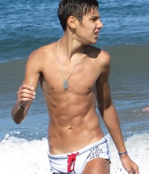 shirtless boys 5c0b8c83410fb.jpg
