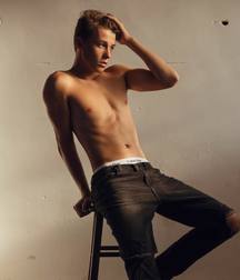 shirtless boys 5c0c40fb2a5bd.jpg