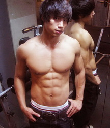 shirtless boys 5c0cc4478202e.jpg