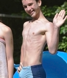 shirtless boys 5c0eaa4a89e22.jpg