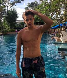 shirtless boys 5c0ead6894827.jpg