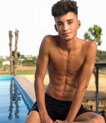 shirtless boys 5c0eadbf58e9e.jpg