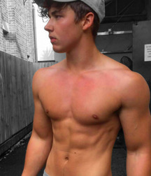 shirtless boys 5c111c5ec612d.jpg