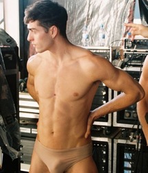 shirtless boys 5c111c893ab2f.jpg