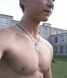 shirtless boys 5c111d4c0df0f.jpg
