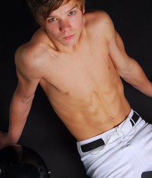 shirtless boys 5c112028868a9.jpg