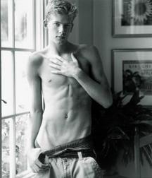 shirtless boys 5c11209e66cf0.jpg