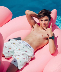 shirtless boys 5c14c9d08e42b.jpeg