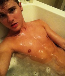 shirtless boys 5c1611b884528.jpg