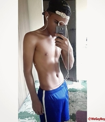 shirtless boys 5c17b8130db3b.jpg
