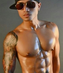 shirtless boys 5c17b83b79933.jpg