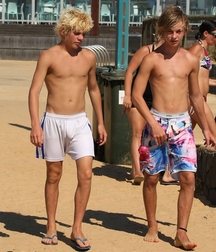 shirtless boys 5c17b8d01c94c.jpg