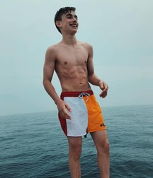 shirtless boys 5c1939ff0e426.jpg