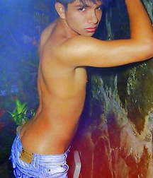 shirtless boys 5c193a76d4b16.jpg