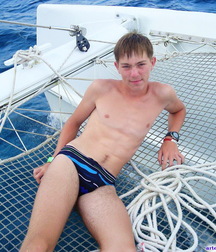 shirtless boys 5c1b8dc11e73d.jpg