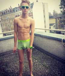 shirtless boys 5c1b8e260aed4.jpg