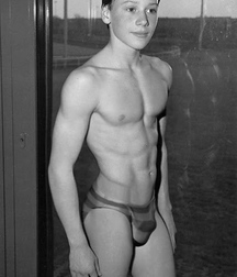 shirtless boys 5c1b90f49666c.jpg