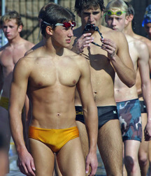 shirtless boys 5c1d1340ca759.jpg
