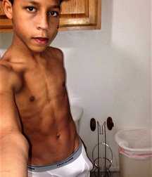 shirtless boys 5c1ff88d022d7.jpg