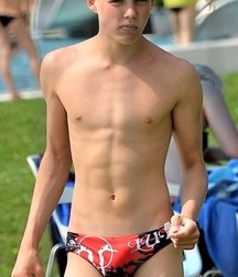 shirtless boys 5c1ffb3bbb7e4.jpg